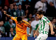 开云体育官方网站-西甲联赛争夺激烈，胜者为王