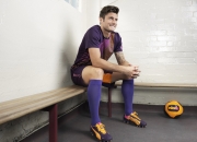 开云足球直播-赛道与绿茵的对话，当F1年度争冠之夜遇见三笘薰的攻防统治