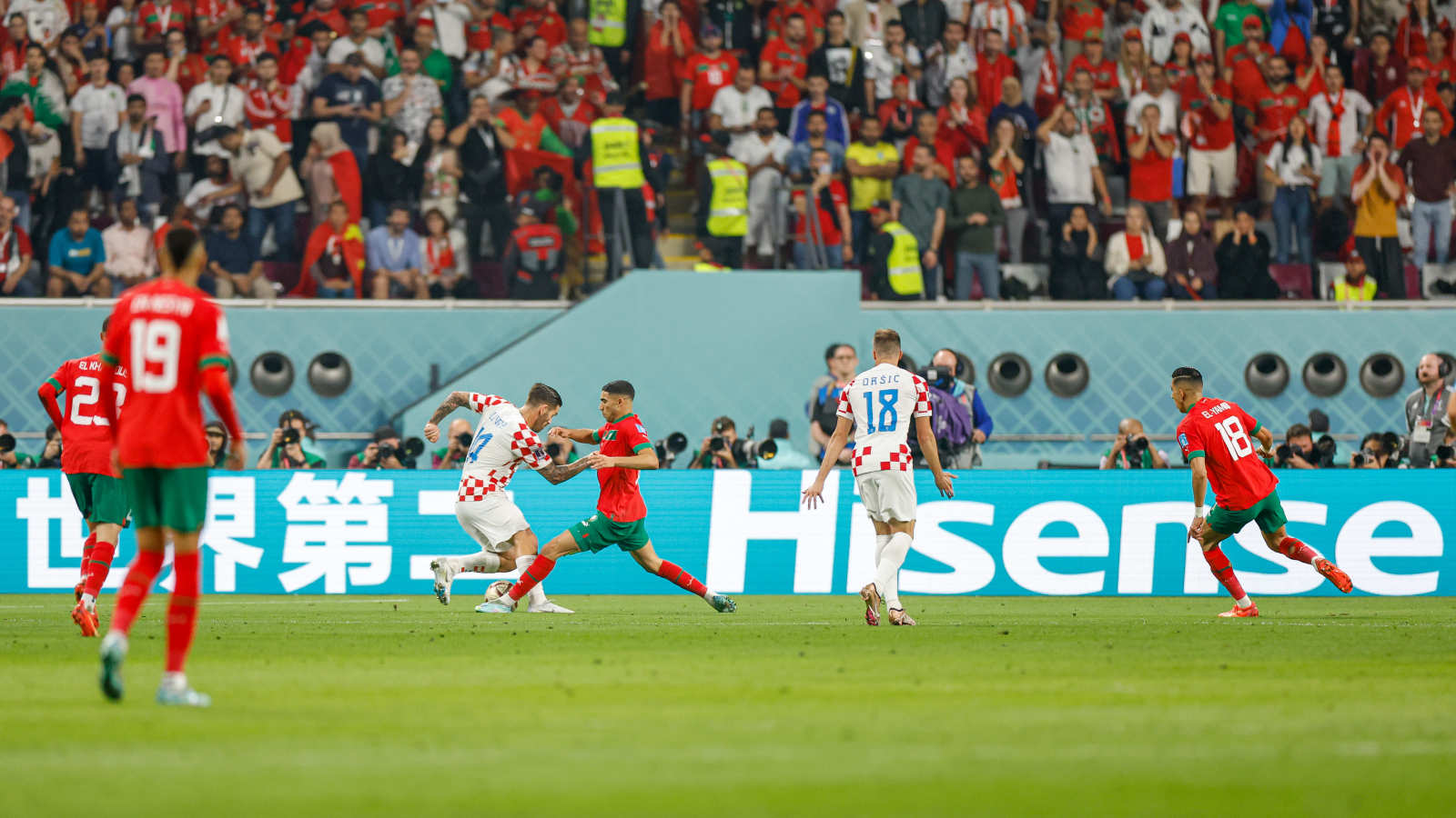 包含摩洛哥轻取里昂，范佩西一己之力扛起全队的词条