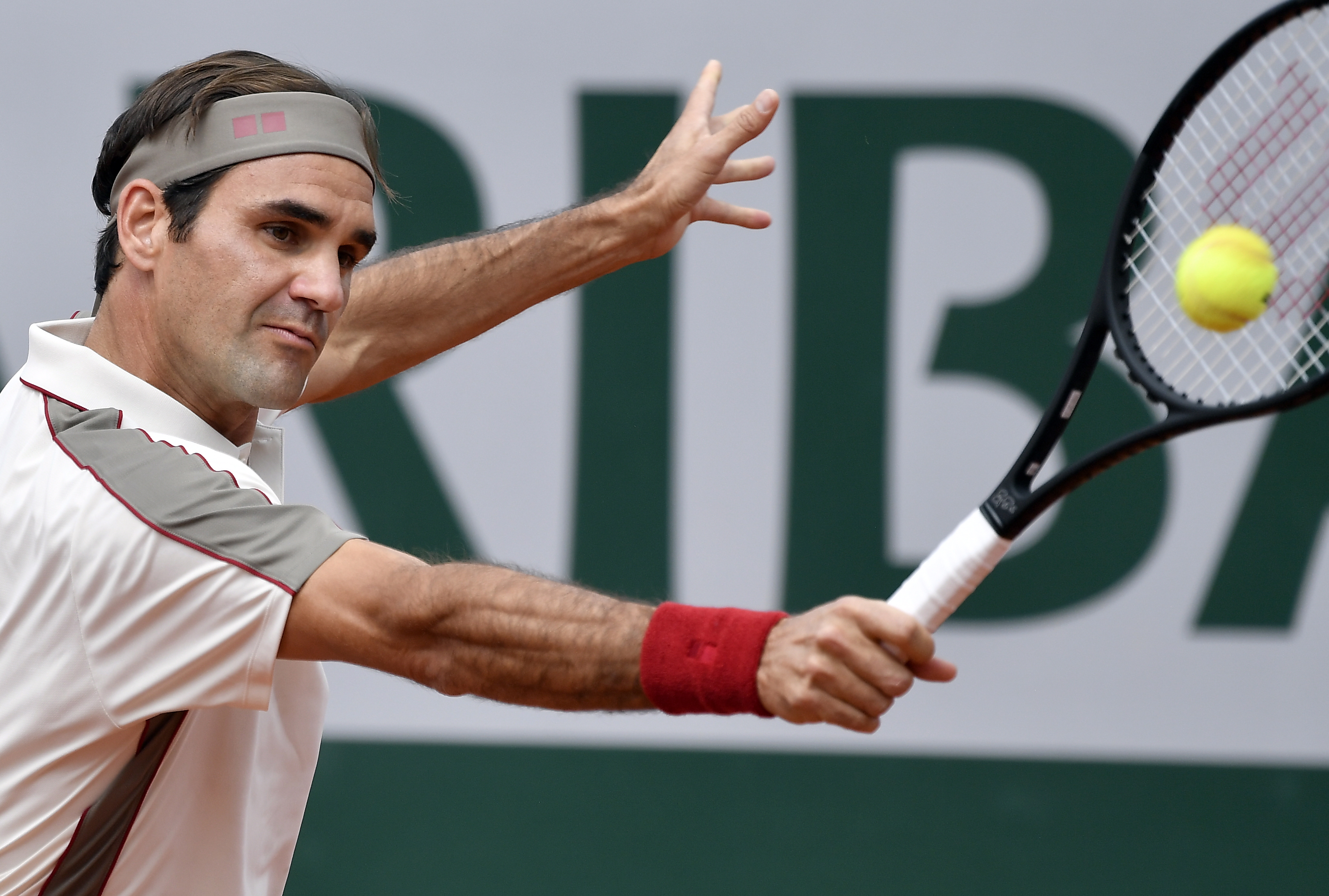 意大利网球队碾压法国网球队，费德勒高光表现的简单介绍