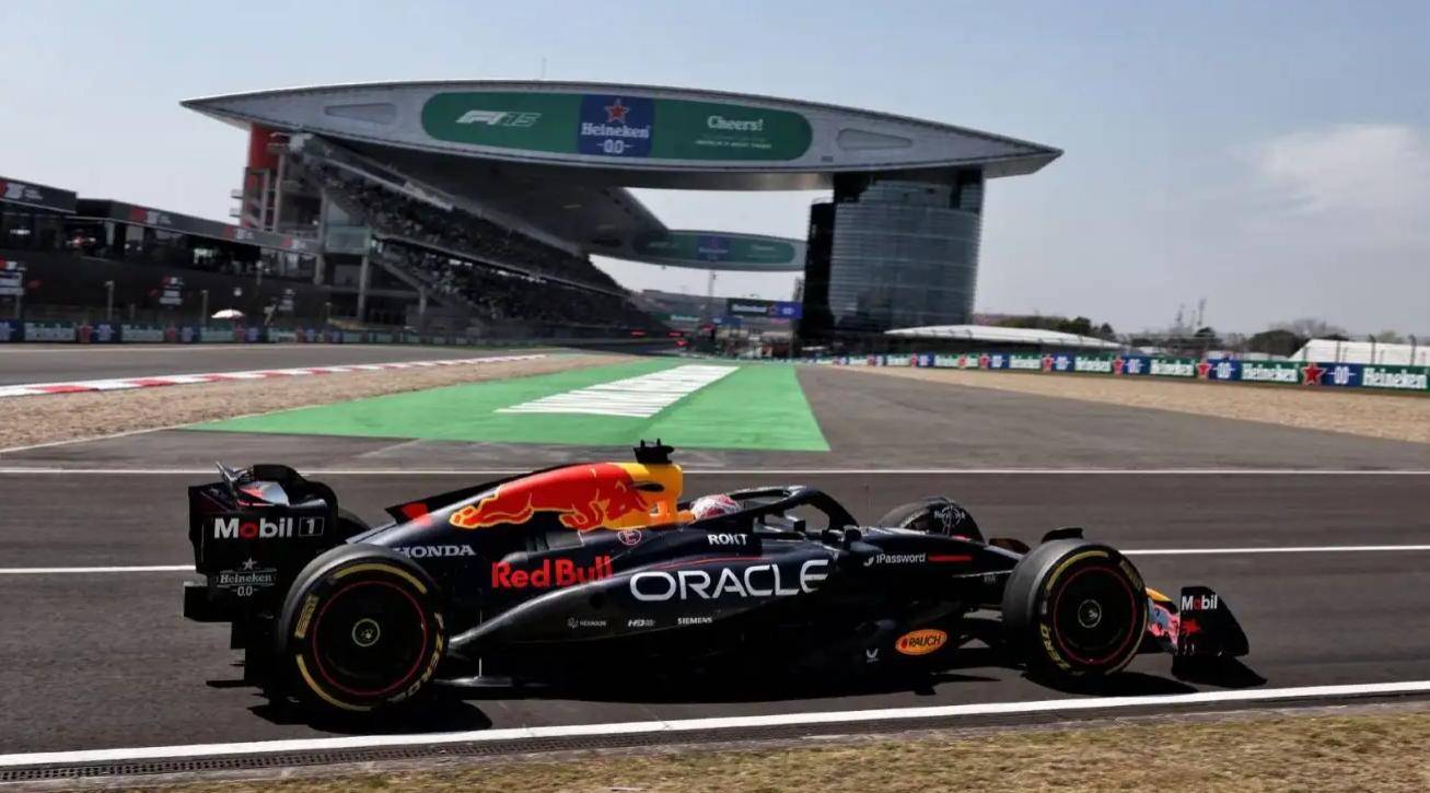 迈凯伦横扫法拉利，汉密尔顿扛起全队的简单介绍