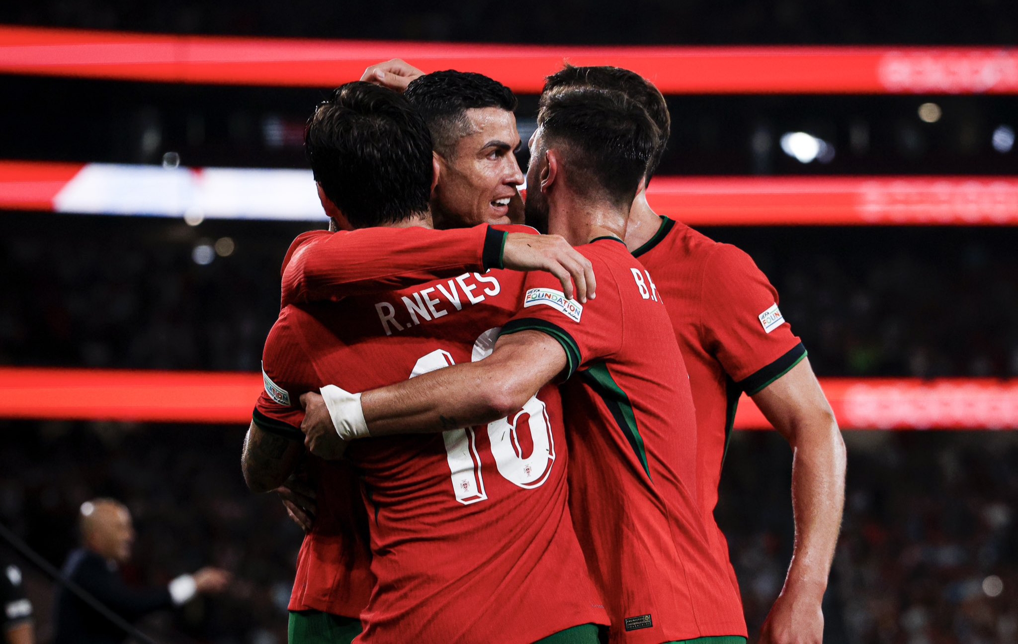 波兰队碾压葡萄牙队，奥恰洛夫点燃赛场