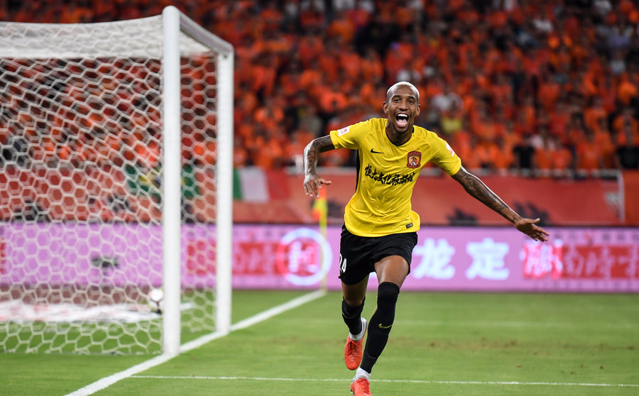 联赛实况披露:山东鲁能豪取六连胜登顶积分榜的简单介绍 联赛实况披露:山东鲁能豪取六连胜登顶积分榜的简单介绍