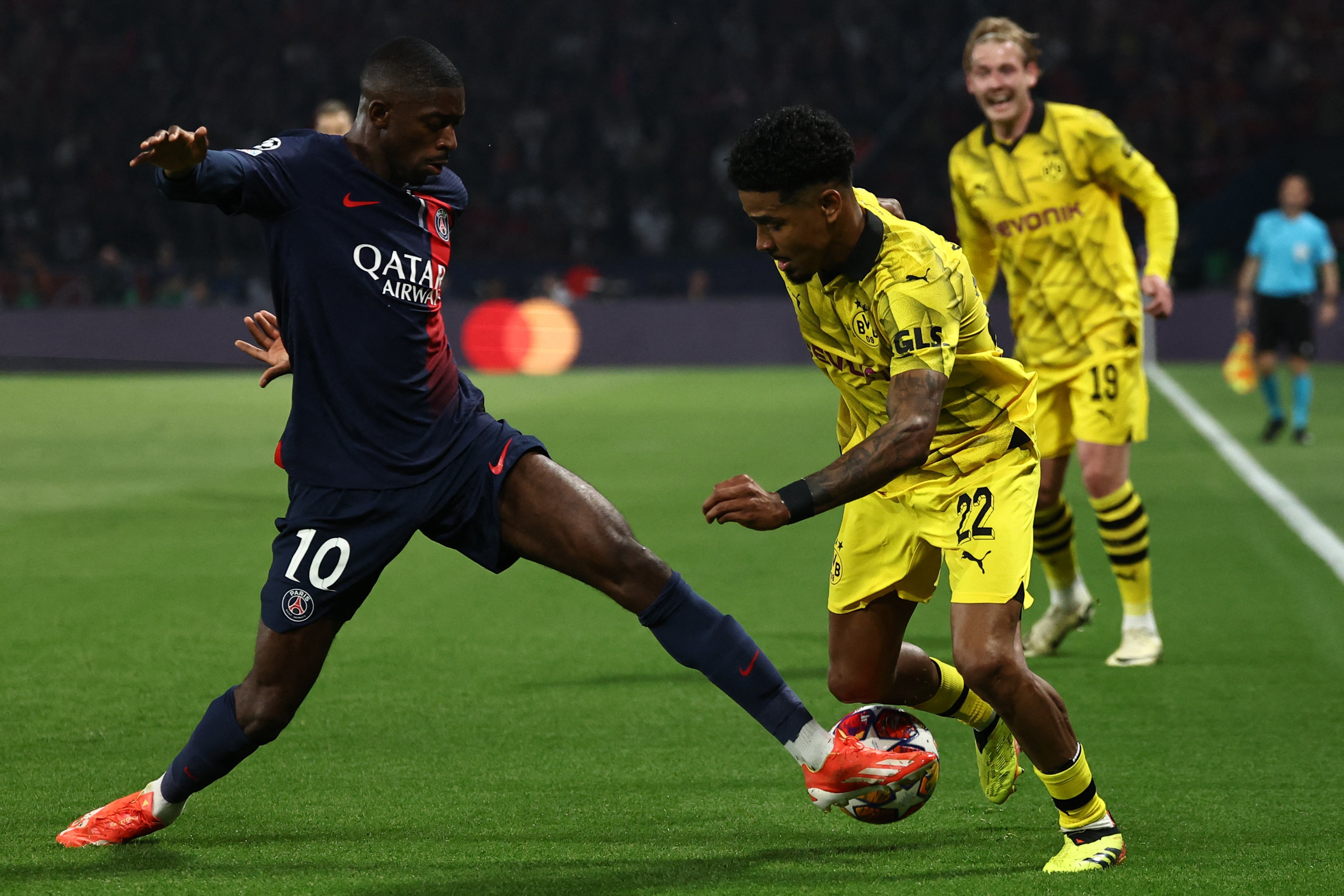 多特蒙德球员一举击败对手,获得胜利的简单介绍 多特蒙德球员一举击败对手,获得胜利的简单介绍