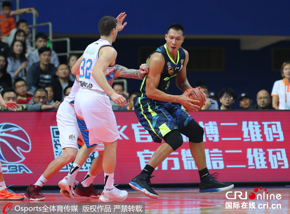 包含英国篮球超级联赛广州男篮取得三连胜的词条