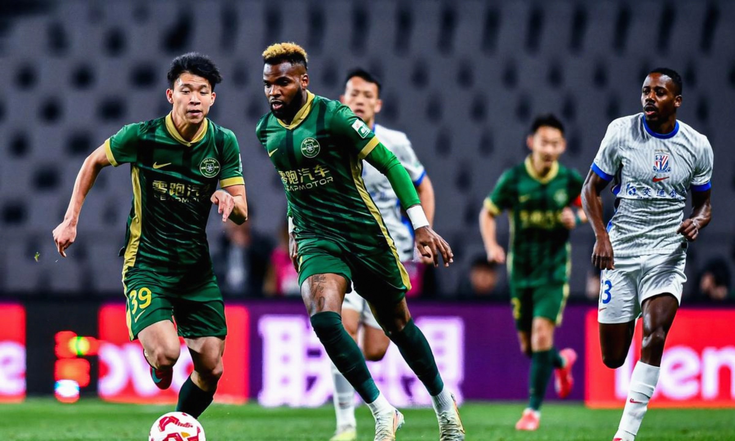 中超球员个个奋力拼搏,比赛现场热力澎湃的简单介绍 中超球员个个奋力拼搏,比赛现场热力澎湃的简单介绍