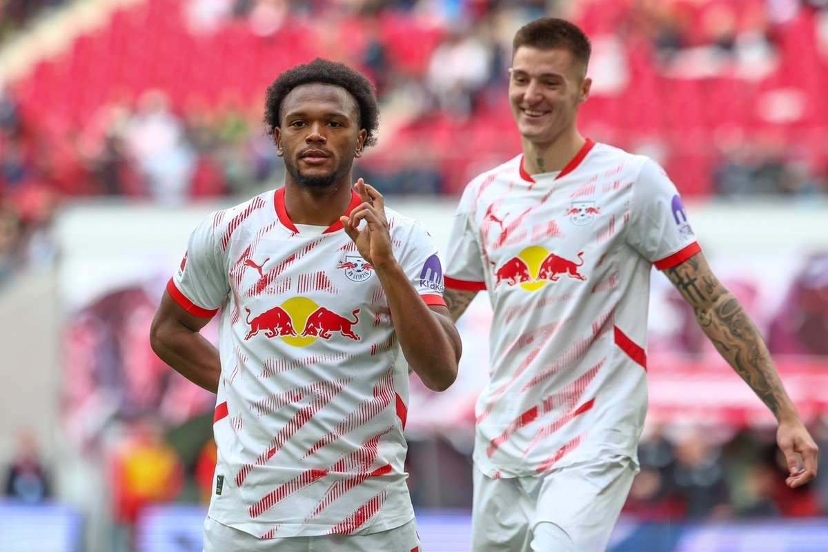 包含莱比锡红牛实力碾压，奋力追赶的词条