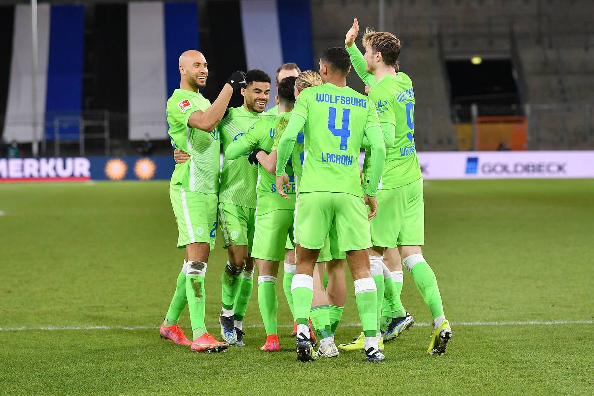 包含沃尔夫斯堡客场对决不莱梅，争夺三分的词条