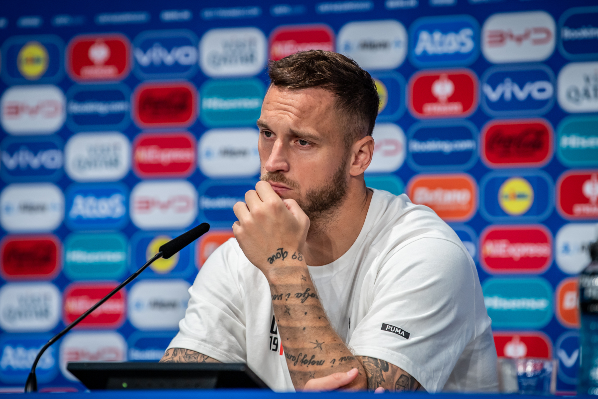 包含荷兰国家队新晋领袖，吸引球迷目光的词条