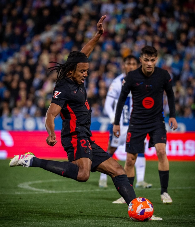 罗马球员因红牌遭禁赛,球队备战受影响 罗马球员因红牌遭禁赛,球队备战受影响