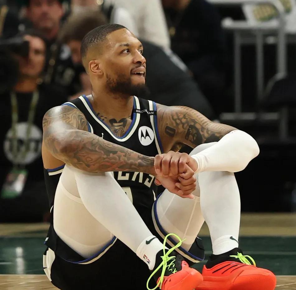 火箭逆转76人，利拉德点燃赛场