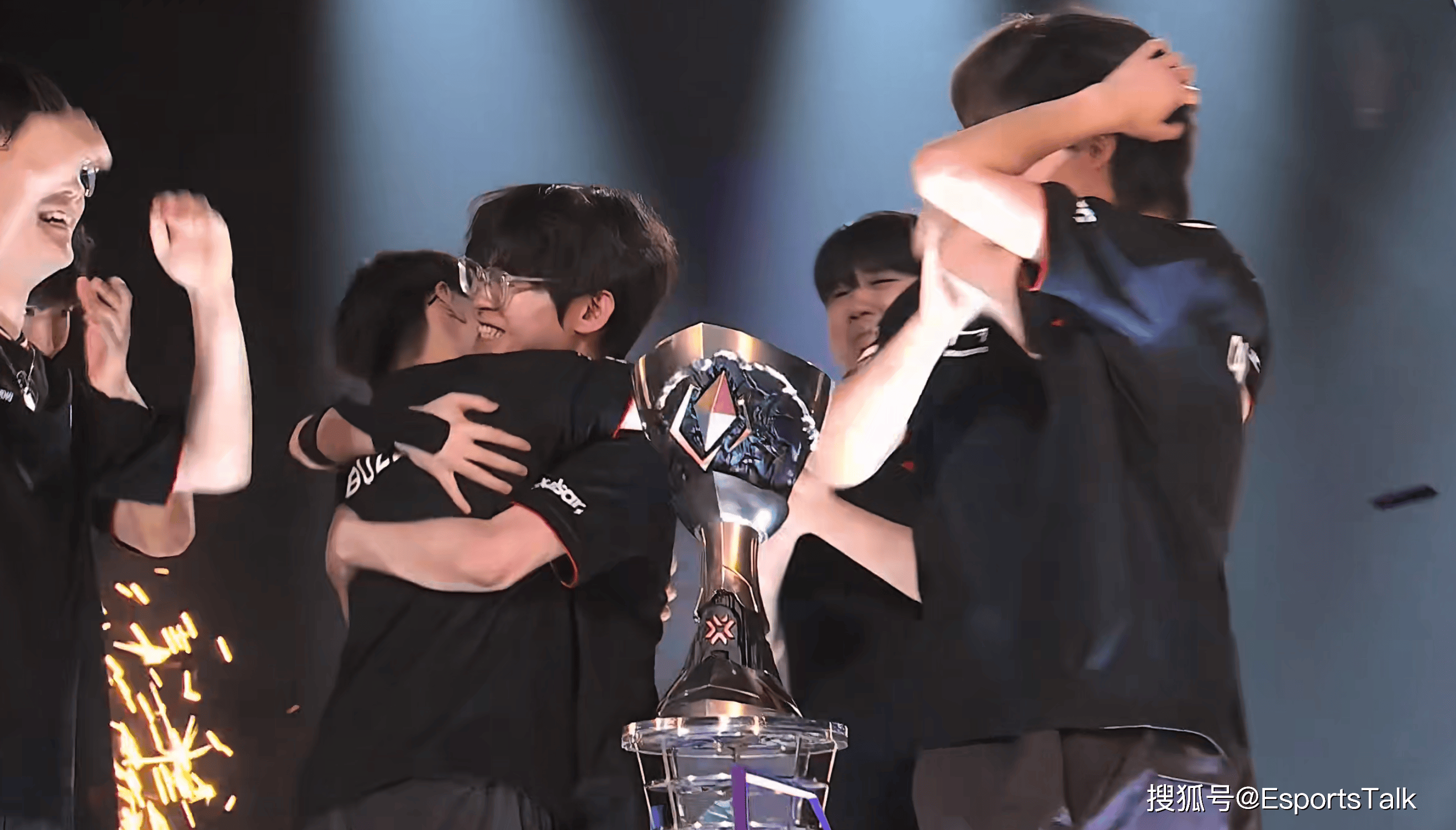 100T完胜FPX，Caps惊艳世界的简单介绍