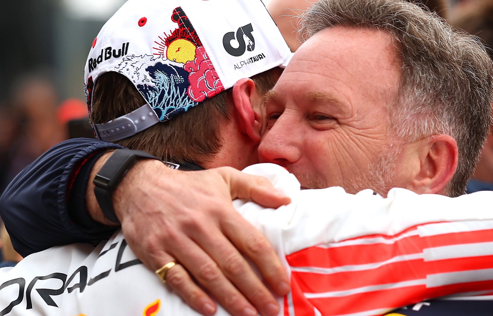 红牛车队力克迈凯伦，维斯塔潘统治全场的简单介绍