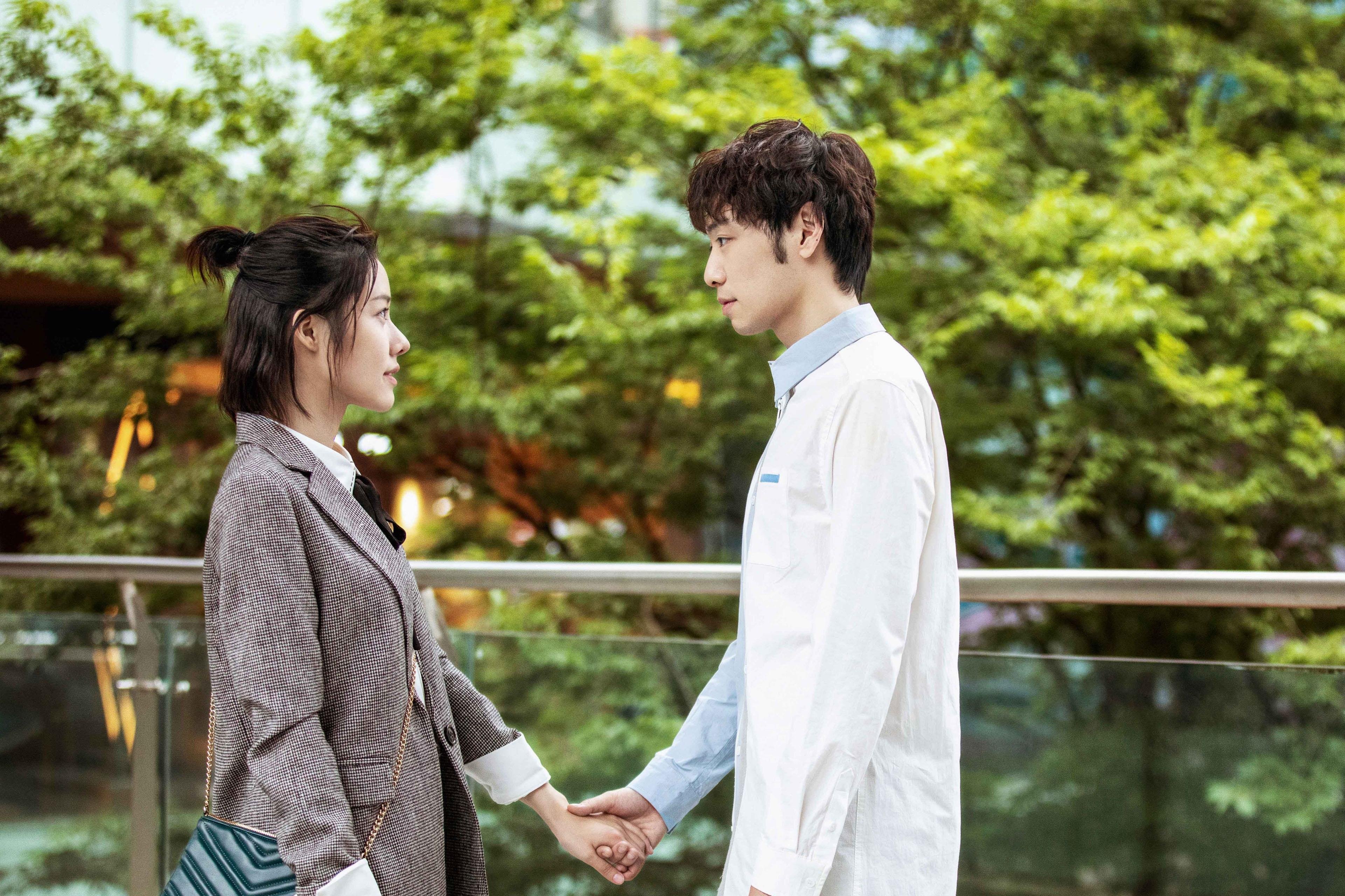 鹈鹕展翅翱翔，东契奇关键一击定乾坤—上海队憾负背后的战术博弈