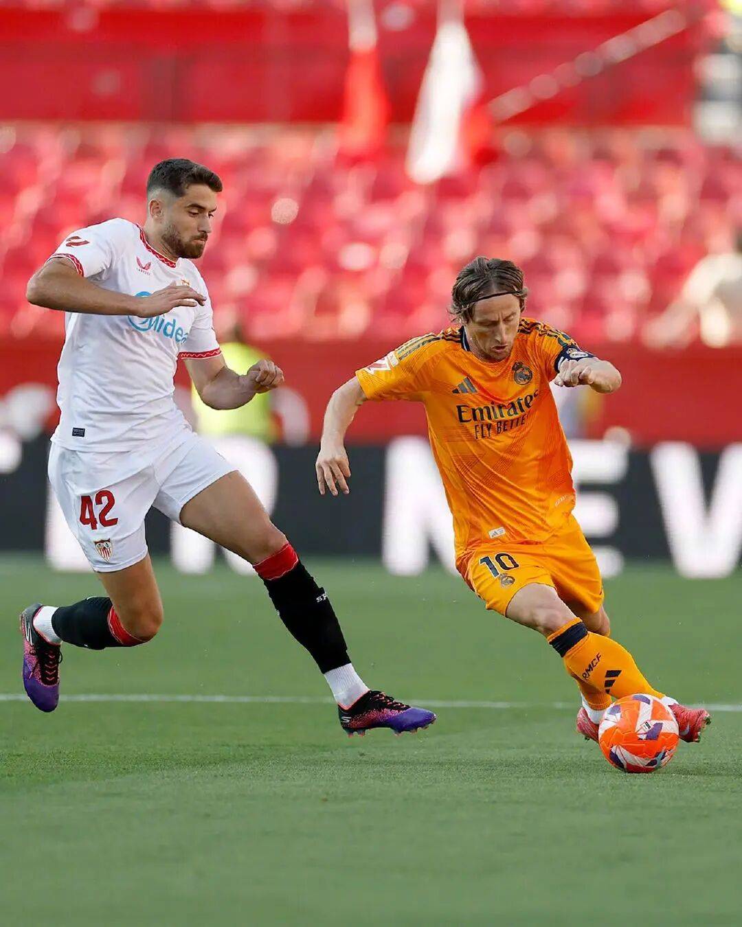 塞维利亚险胜瑞士,奥亚尔萨瓦尔点燃赛场的简单介绍 塞维利亚险胜瑞士,奥亚尔萨瓦尔点燃赛场的简单介绍