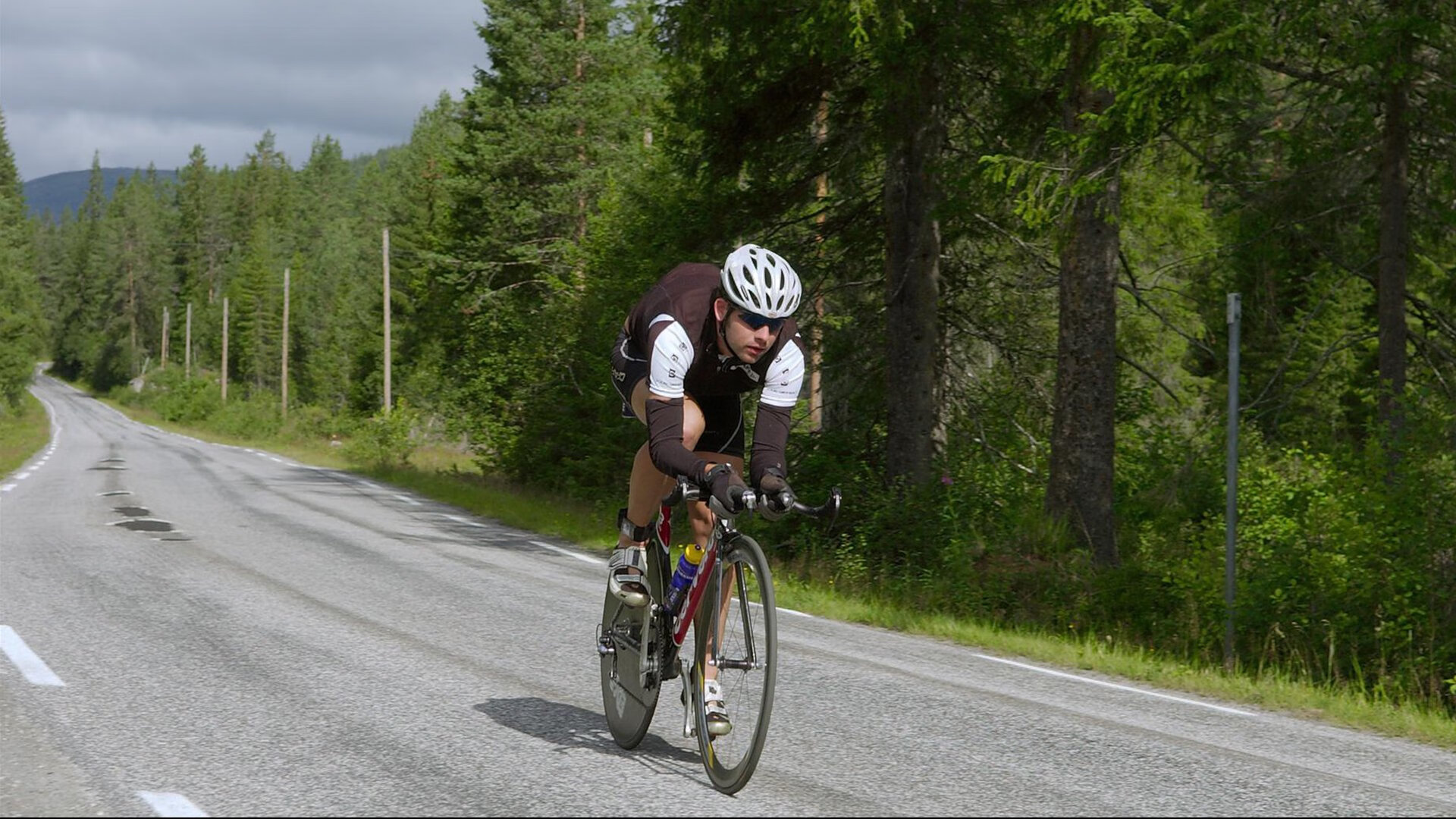 冰与火的对决，冰岛冰川防线击溃伊拉克，莱奥化身关键先生点燃胜利之火